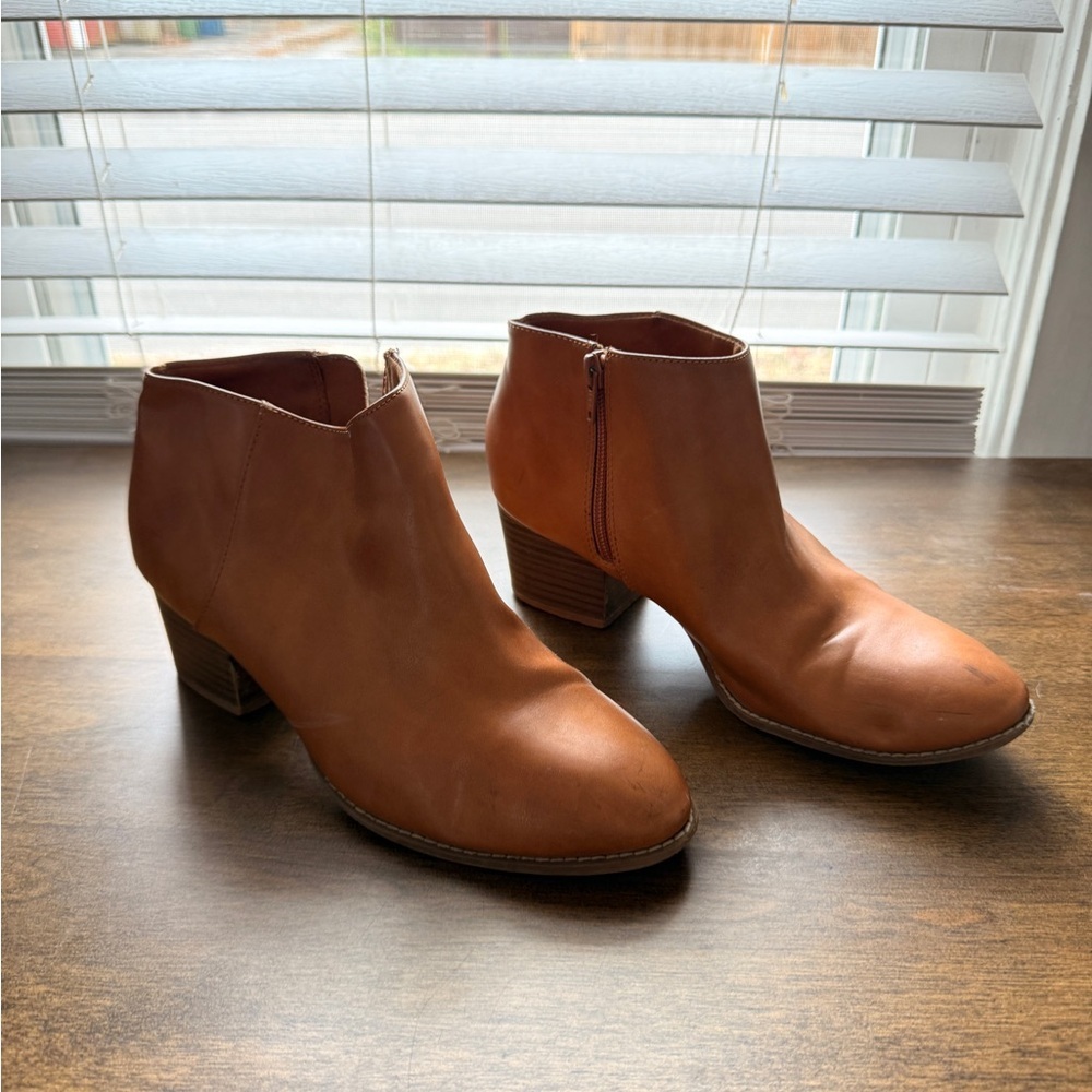 Old Navy Tan Faux-Leather Ankle Boots – Block Heel Side-Zip Booties, Size 8